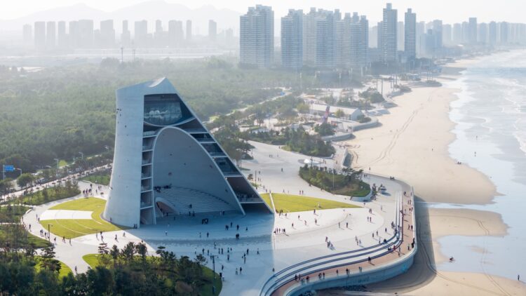Sun Tower Integrates Nature and Culture